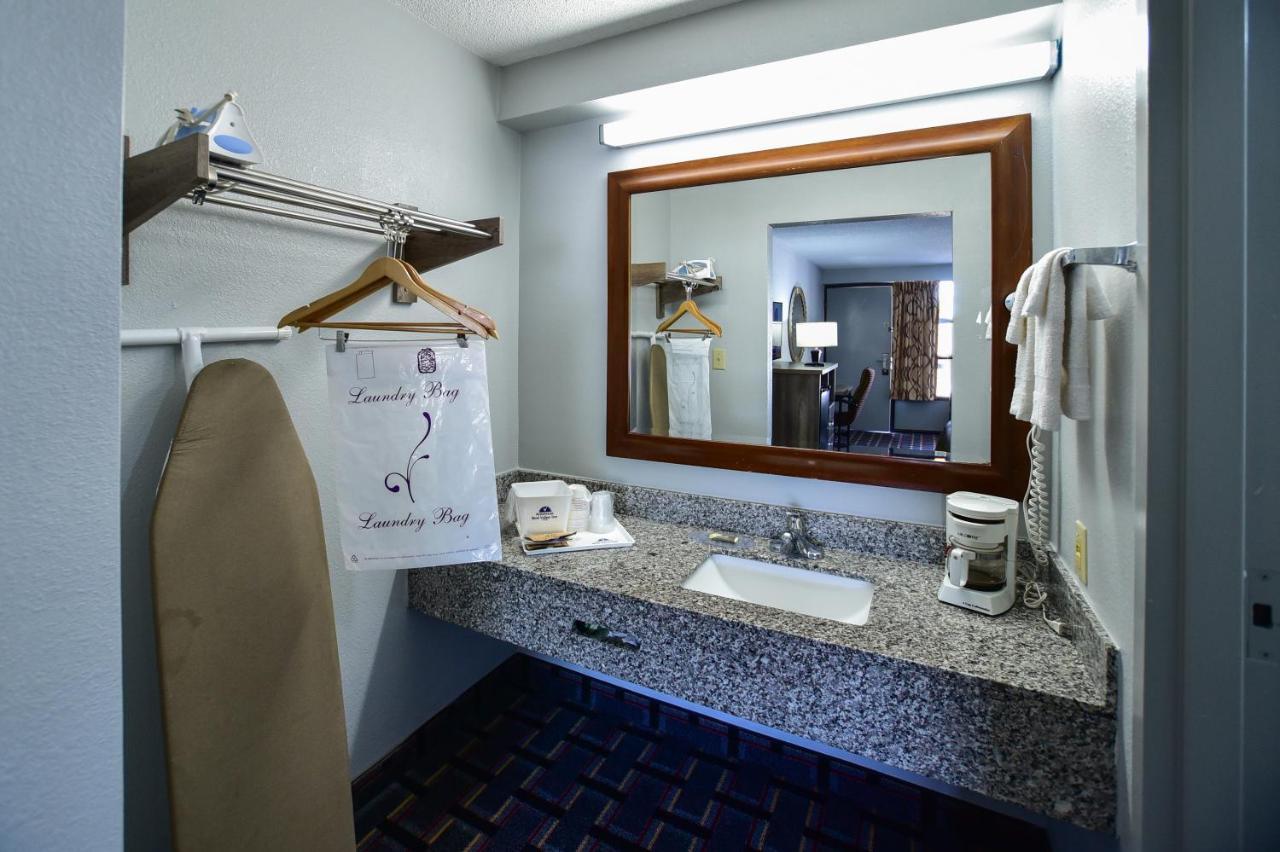 Americas Best Value Inn Дагласвілл Екстер'єр фото